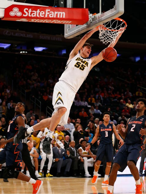 Iowa Hawkeyes forward Luka Garza (55) scores with a dunk against Illinois Fighting Illini during second half of a first game of the 2018 Big Ten Tournament at Madison Square Garden.
