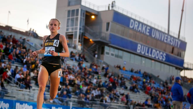 Former Dowling Catholic star Karissa Schweitzer of Missouri wins the women's 5,000 meter at the Drake Relays on Thursday, April 26, 2018.