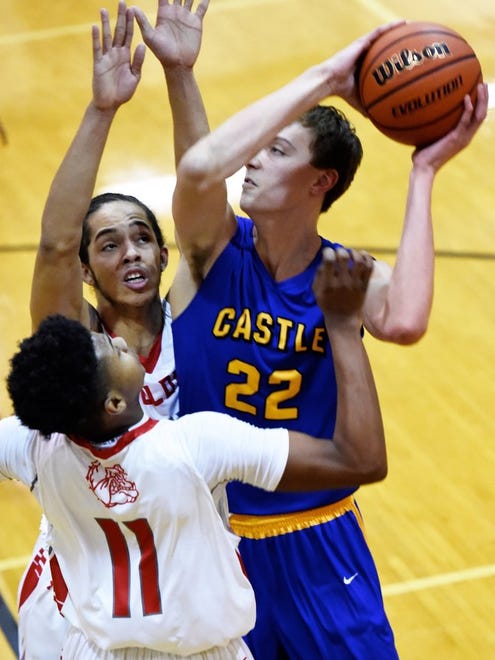 MIKE LAWRENCE / COURIER & PRESS Castle’s Jack Nunge looks to shoot over Bosse’s Jaidon Hunter (left) and Erik Bell as the Knights defeated Bosse 78-75 in double overtime in the Banterra Bank SIAC tournament championship game Jan. 16 at Central. Considered one of the top 15 juniors in the state, Nunge has received seven NCAA Division I scholarship offers.