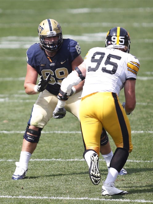 Pittsburgh Panthers offensive linesman Adam Bisnowaty (69) blocks at the line of scrimmage against Iowa Hawkeyes defensive lineman Drew Ott (95) during the second quarter at Heinz Field.