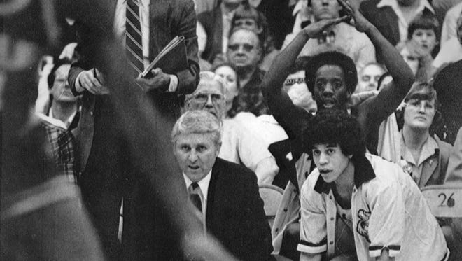 Iowa coach Lute Olson and freshman guard Steve Carfino react during the closing seconds of a win over Indiana on Feb. 20, 1981. Kenny Arnold calls for a timeout in the background.