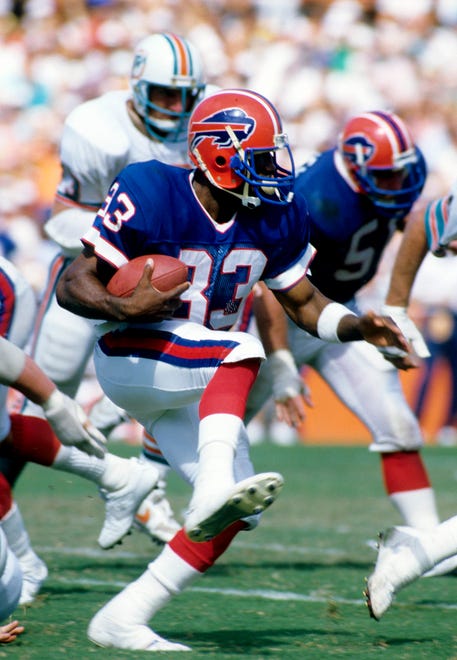Buffalo Bills rookie running back Ronnie Harmon (33) against the Miami Dolphins in 1986. Harmon, a former Iowa Hawkeye, was the 16th overall pick by the Bills in the 1986 NFL Draft.