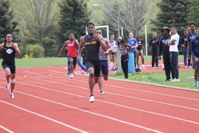 Kenny Bednarek, in the headband, competes at the NJCAA outdoor track and field championships in May. This week, the former Indian Hills star will run in the 200-meter dash at the Toyota U.S. Outdoor Track and Field Championships in Des Moines.