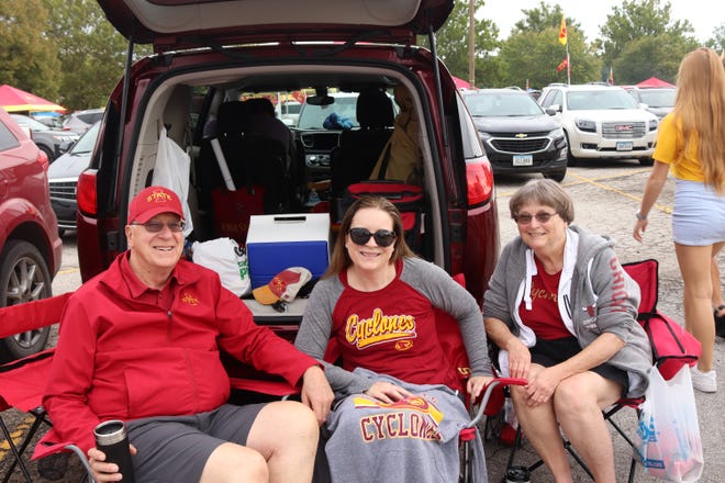 Larry Loenser (right) Rebbeca Overmann (middle) and Genie Loenser (right) before the Iowa State University game against the University of Iowa on Sept. 14.
Photo by Grant Tetmeyer