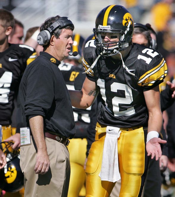 Iowa offensive coordinator Ken O'Keefe confers with quarterback Ricky Stanzi on the sidelines at Kinnick Stadium while the defense is on the field against Wisconsin on Oct. 18, 2008.