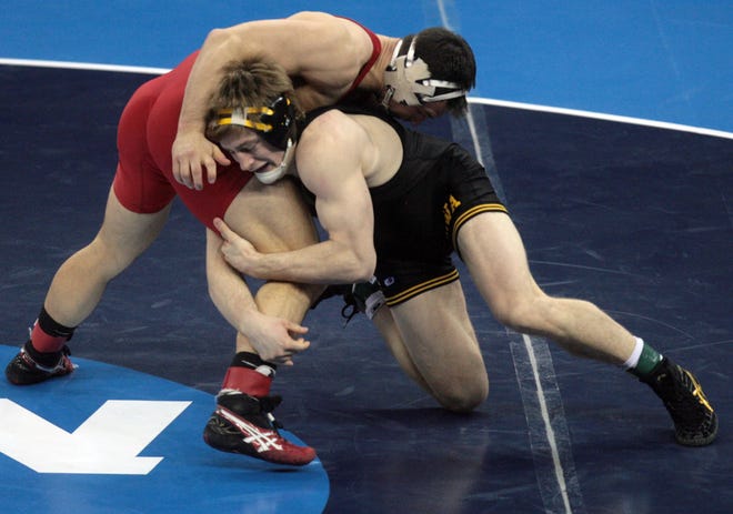 Iowa's Jay Borschel beat Cornell's Mack Lewnes, 6-2, in their 174-pound finals match of the 2010 NCAA Wrestling Championships in Omaha.