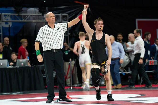 Iowa's Spencer Lee defeats Purdue's Devin Schroder 16-2 to win his first Big 10 title.