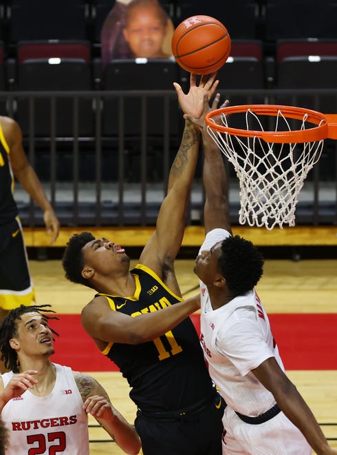 PISCATAWAY, NJ - JANUARY 02: Tony Perkins #11 of the Iowa Hawkeyes attempts a layup as Montez Mathis #10 of the Rutgers Scarlet Knights defends during the first half of a college basketball game at Rutgers Athletic Center on January 2, 2021 in Piscataway, New Jersey. Iowa defeated Rutgers 77-75.