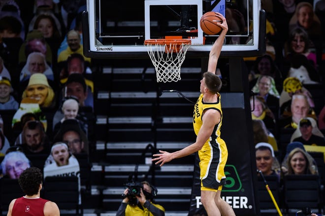 Iowa Hawkeyes guard Joe Wieskamp (10) goes to the basket for a slam dunk against the Indiana Hoosiers during the first half at Carver-Hawkeye Arena on January 21, 2021.