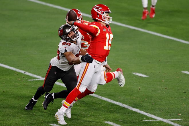 Feb 7, 2020; Tampa, FL, USA; Kansas City Chiefs quarterback Patrick Mahomes (15) throw a pass against pressure from Tampa Bay Buccaneers outside linebacker Anthony Nelson (98) during the second quarter of Super Bowl LV at Raymond James Stadium.