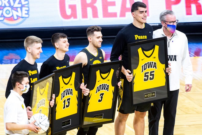 Iowa Hawkeyes seniors, from left, manager Dylan Mihalke forward Michael Baer (0) guard Austin Ash (13) guard Jordan Bohannon (3) and center Luka Garza (55) pose for a photo with Iowa head coach Fran McCaffery on senior day before a NCAA Big Ten Conference men's basketball game against Wisconsin, Sunday, March 7, 2021, at Carver-Hawkeye Arena in Iowa City, Iowa.