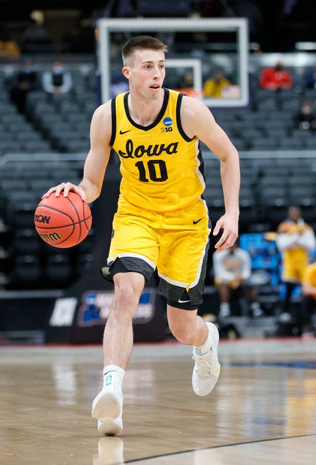 INDIANAPOLIS, INDIANA - MARCH 22: Joe Wieskamp #10 of the Iowa Hawkeyes handles the ball during the game against the Oregon Ducks in the second round of the 2021 NCAA Men's Basketball Tournament at Bankers Life Fieldhouse on March 22, 2021 in Indianapolis, Indiana.