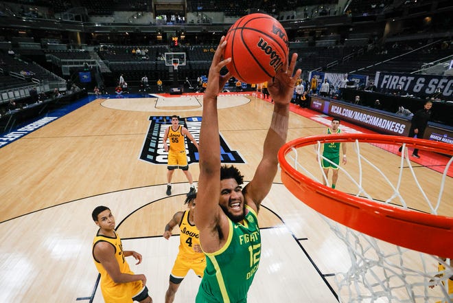 INDIANAPOLIS, INDIANA - MARCH 22: LJ Figueroa #12 of the Oregon Ducks dunks against the Iowa Hawkeyes in the second round game of the 2021 NCAA Men's Basketball Tournament at Bankers Life Fieldhouse on March 22, 2021 in Indianapolis, Indiana.