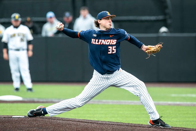 Illinois' Andrew Hoffmann (35) delivers a pitch during a NCAA Big Ten Conference baseball game against Iowa, Friday, May 14, 2021, at Duane Banks Field in Iowa City, Iowa.
