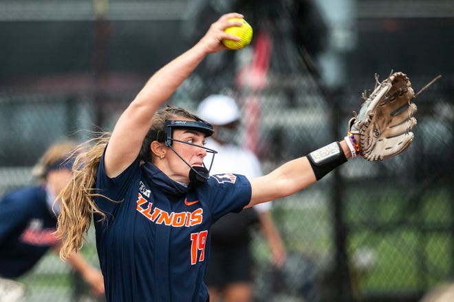 Illinois' Addy Jarvis (19) delivers a pitch during a NCAA Big Ten Conference softball game against Iowa, Sunday, May 16, 2021, at Bob Pearl Field in Iowa City, Iowa.