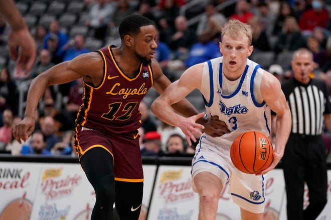 Drake's Garrett Sturtz (3) heads to the basket as Loyola of Chicago's Marquise Kennedy (12) defends during the first half of an NCAA college basketball game in the championship of the Missouri Valley Conference tournament Sunday, March 6, 2022, in St. Louis. (AP Photo/Jeff Roberson)
