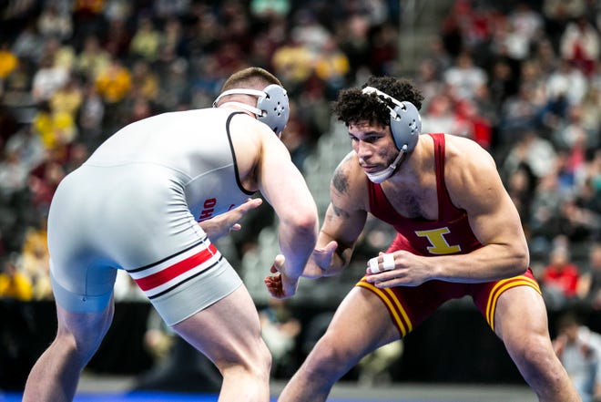 Iowa State's Yonger Bastida, right, wrestles Ohio State's Gavin Hoffman at 197 pounds for fifth place during the fifth session of the NCAA Division I Wrestling Championships, Saturday, March 19, 2022, at Little Caesars Arena in Detroit, Mich.
