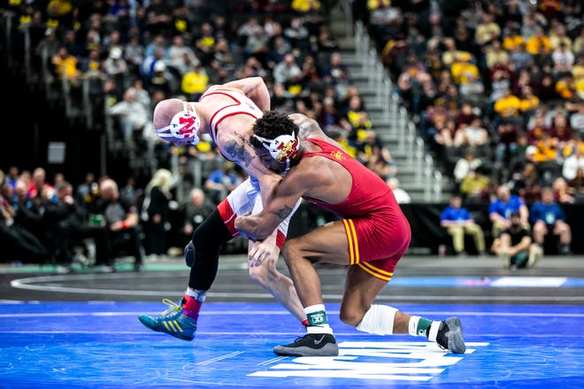 Iowa State's David Carr, right, wrestles Nebraska's Peyton Robb at 157 pounds for third place during the fifth session of the NCAA Division I Wrestling Championships, Saturday, March 19, 2022, at Little Caesars Arena in Detroit, Mich.