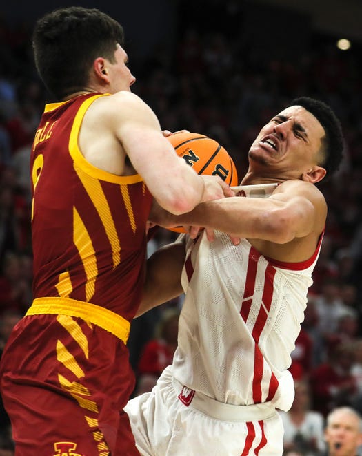 Wisconsin Badgers guard Johnny Davis (1) drives to the basket against Iowa State Cyclones guard Caleb Grill (2) during the first half of their 2022 NCAA Division I Men's Basketball Tournament game Sunday, March 20, 2022, at Fiserv Forum in Milwaukee.

Mjs Mjs 03202022 Ncaa 21 Ec05631