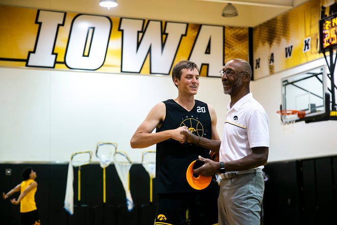 Iowa guard Payton Sandfort (20) shakes hands with Iowa assistant coach Sherman Dillard before a NCAA men's basketball summer practice, Wednesday, June 15, 2022, at Carver-Hawkeye Arena in Iowa City, Iowa.