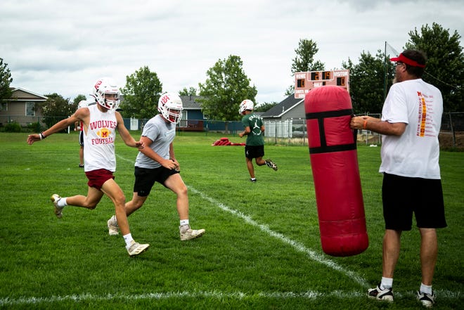 Marion's Elliott Dyrland, left, and Jacob Lange run a drill during a high school football practice, Monday, Aug. 8, 2022, at Marion High School in Marion, Iowa.