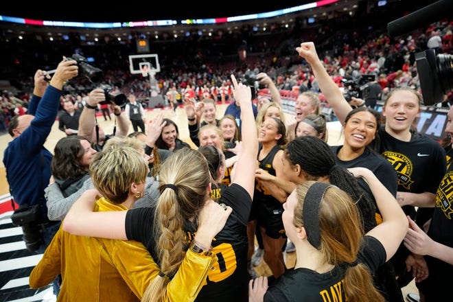 Jan 23, 2023; Columbus, OH, USA;  The Iowa Hawkeyes celebrate following their 83-72 win over the Ohio State Buckeyes in the NCAA women's basketball game at Value City Arena. Mandatory Credit: Adam Cairns-The Columbus Dispatch