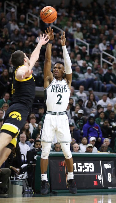 Michigan State Spartans guard Tyson Walker (2) scores against the Iowa Hawkeyes during first half action Thursday, January 26, 2023.