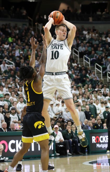 Michigan State forward Joey Hauser passes against Iowa guard Ahron Ulis during the second half of MSU's 63-61 win on Thursday, Jan. 26, 2023, at Breslin Center.
